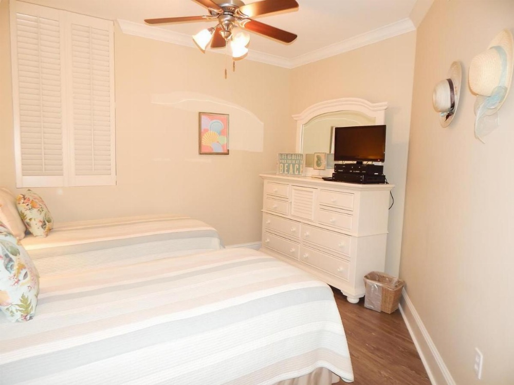 717 Holiday Isle Image 24