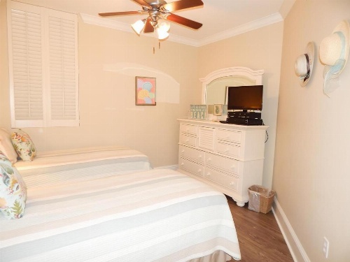 717 Holiday Isle image 24