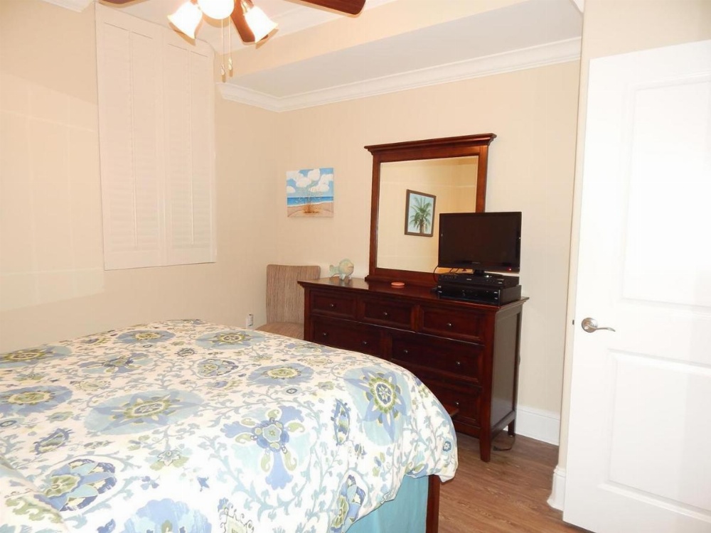 717 Holiday Isle Image 7
