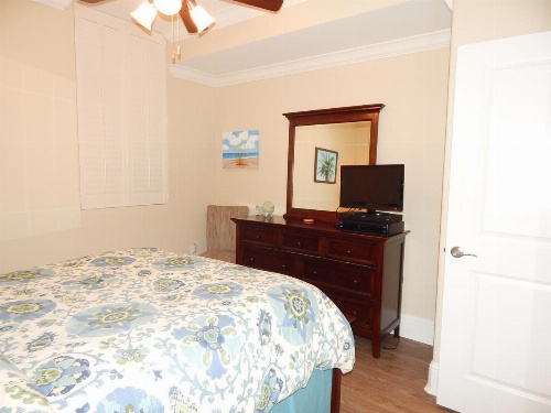 717 Holiday Isle image 7